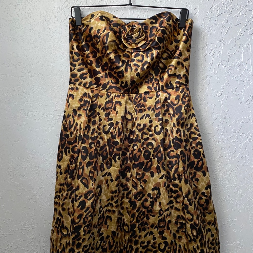Leopard Print, strapless dress.
